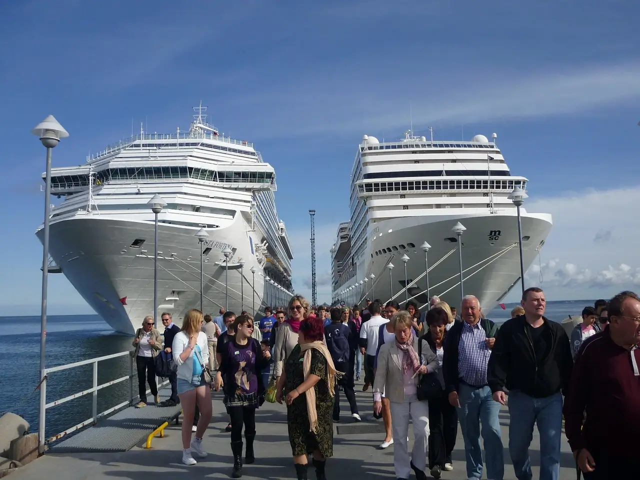 16,714 Cruise Passengers